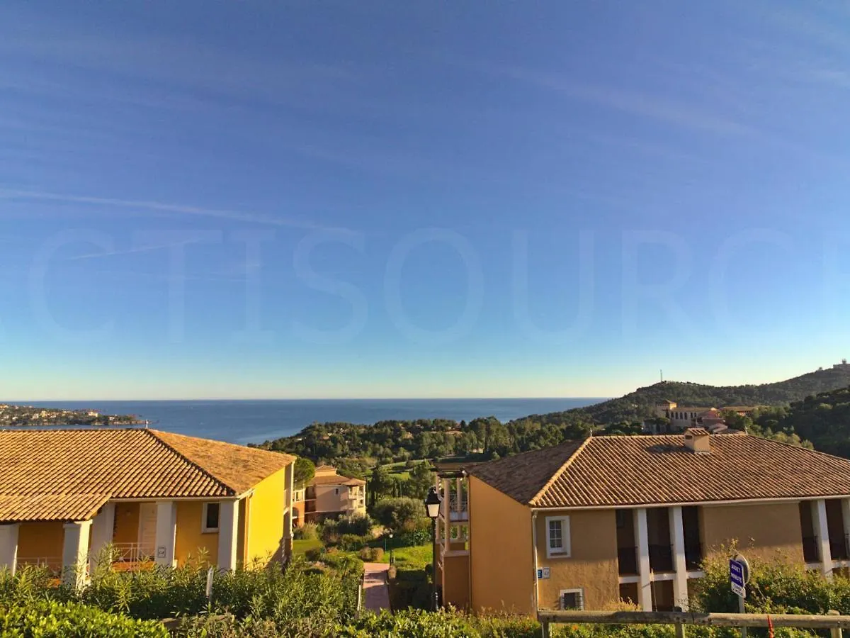 Апартаменты 2 Pieces En Rez-De-Jardin Avec Vue Mer, Piscine Et Parking A Saint-Raphael - Fr-1-504-567