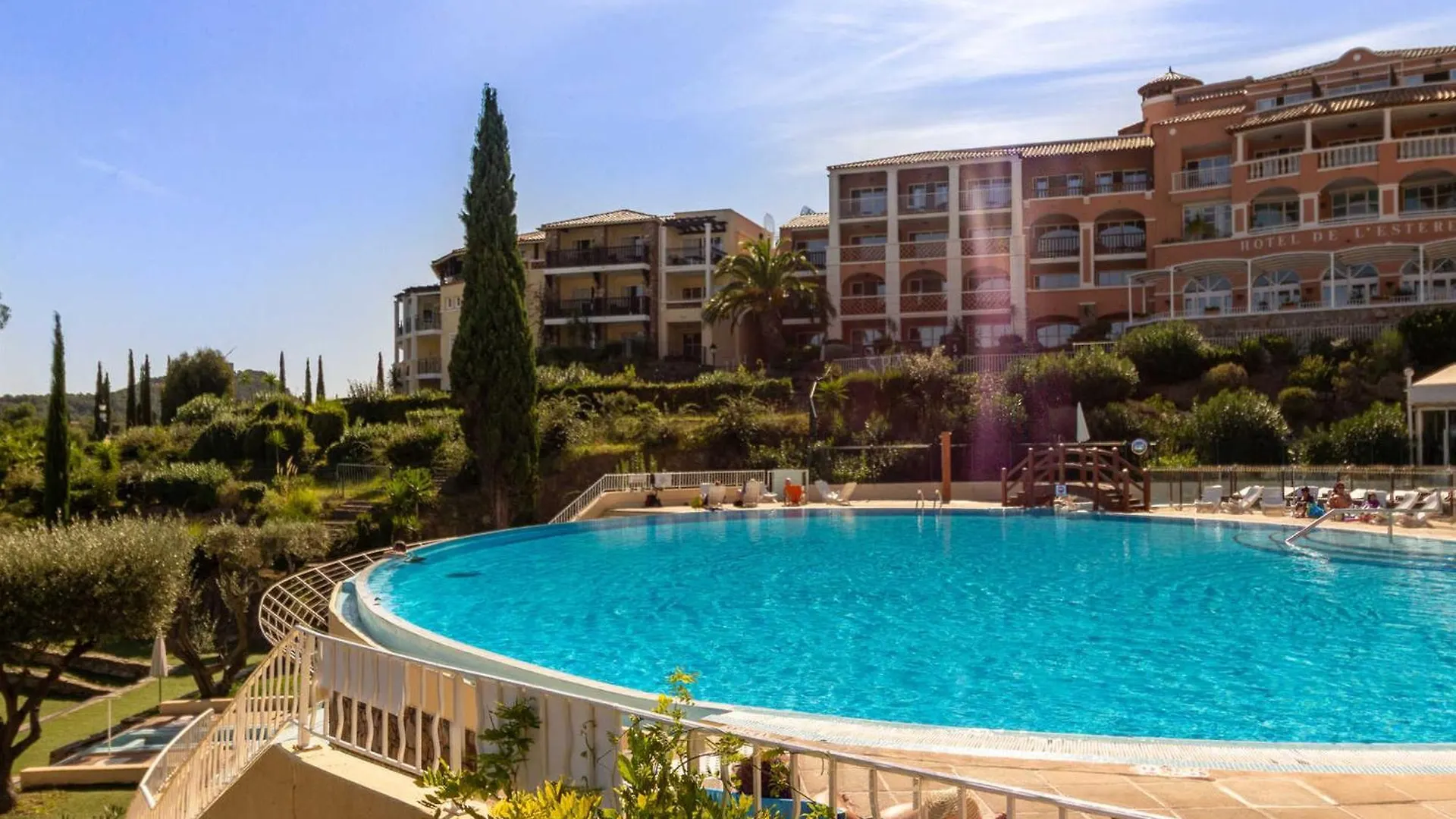 Апартаменты 2 Pieces En Rez-De-Jardin Avec Vue Mer, Piscine Et Parking A Saint-Raphael - Fr-1-504-567